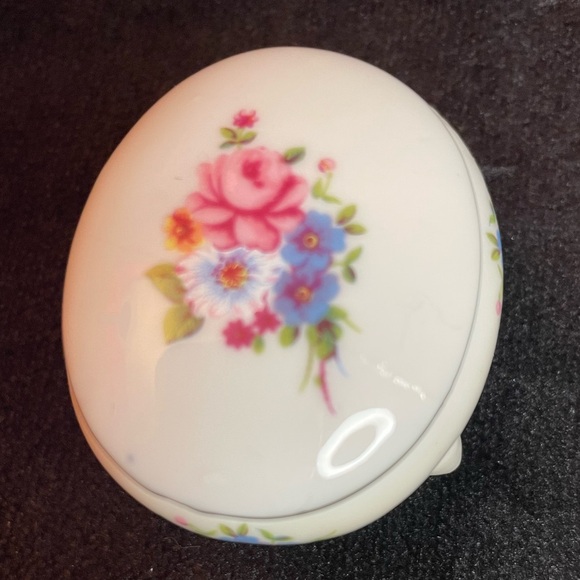 Vintage Small Floral Trinket Box on 3 Legs Made in Japan - Picture 3 of 11